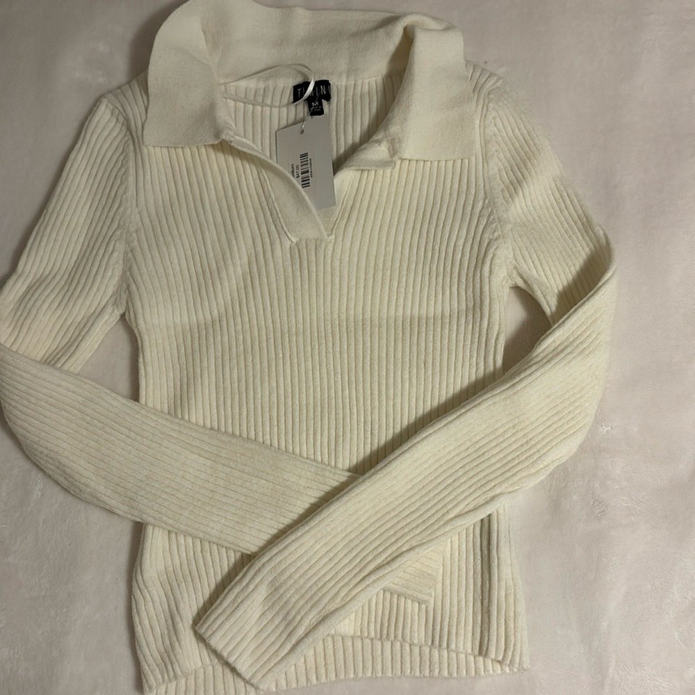 Timing - Women’s Cream colored Collard Long-sleeve/Sweater